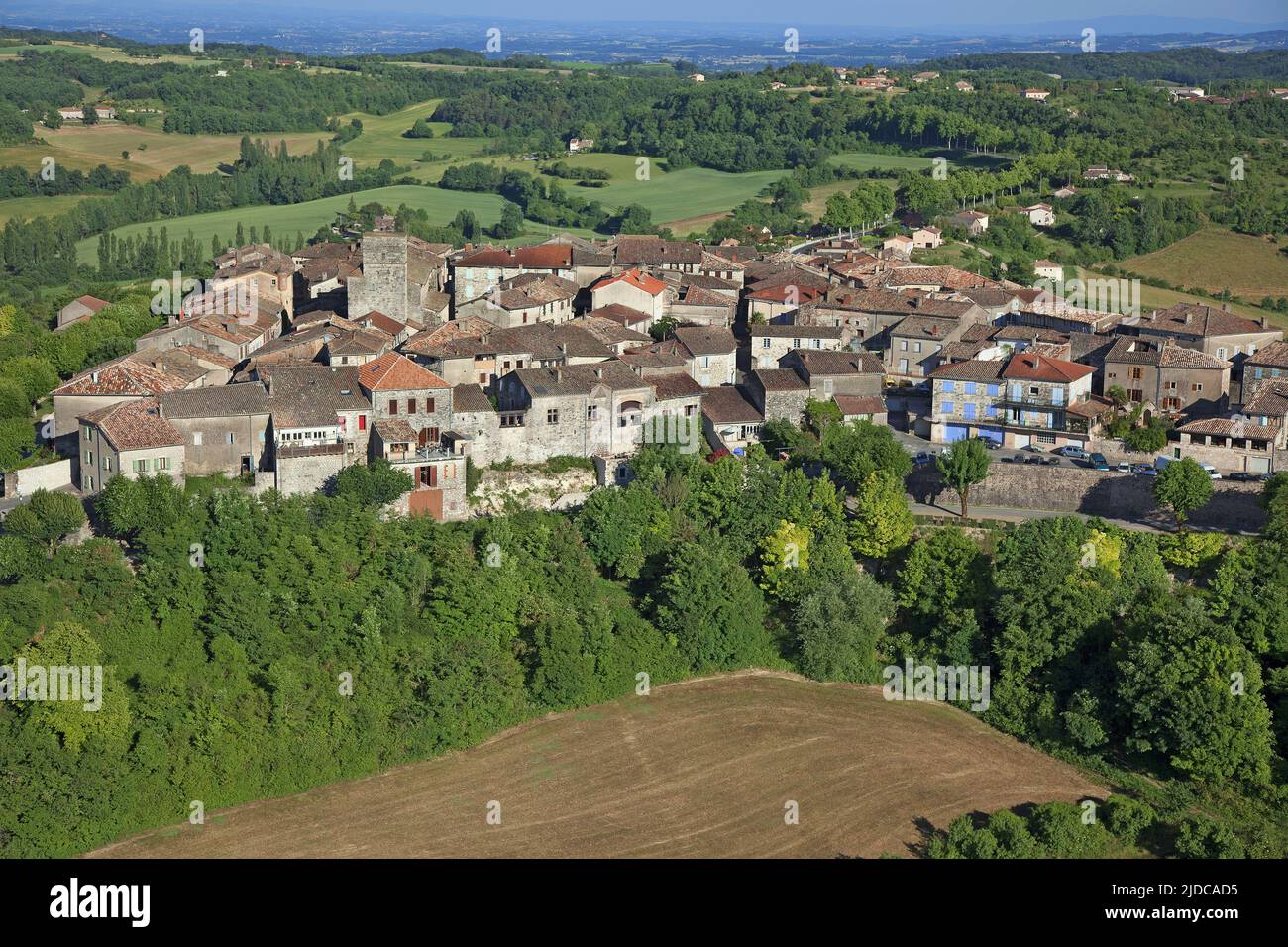 France, Tarn Castelnau-de-Montmiral, village classé, vue aérienne Banque D'Images