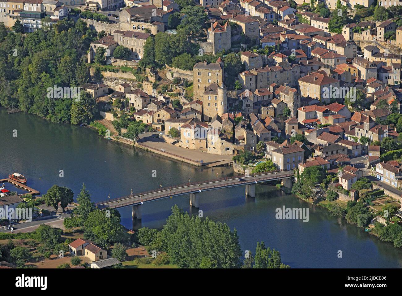 France, Lot Puy-l'Évêque, cité médiévale, les rives du Lot Banque D'Images