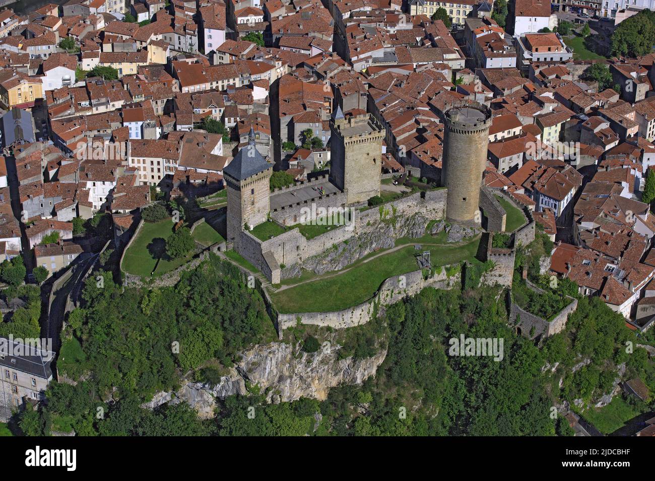 France, Ariège, Foix, vue générale de la ville, le château (vue aérienne) Banque D'Images