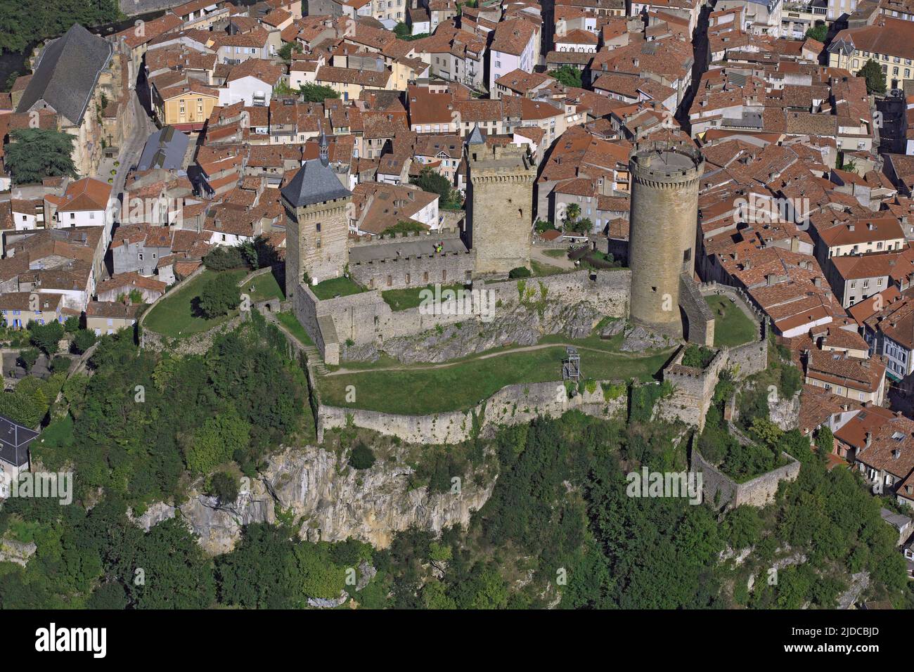 France, Ariège, Foix, vue générale de la ville, le château (vue aérienne) Banque D'Images