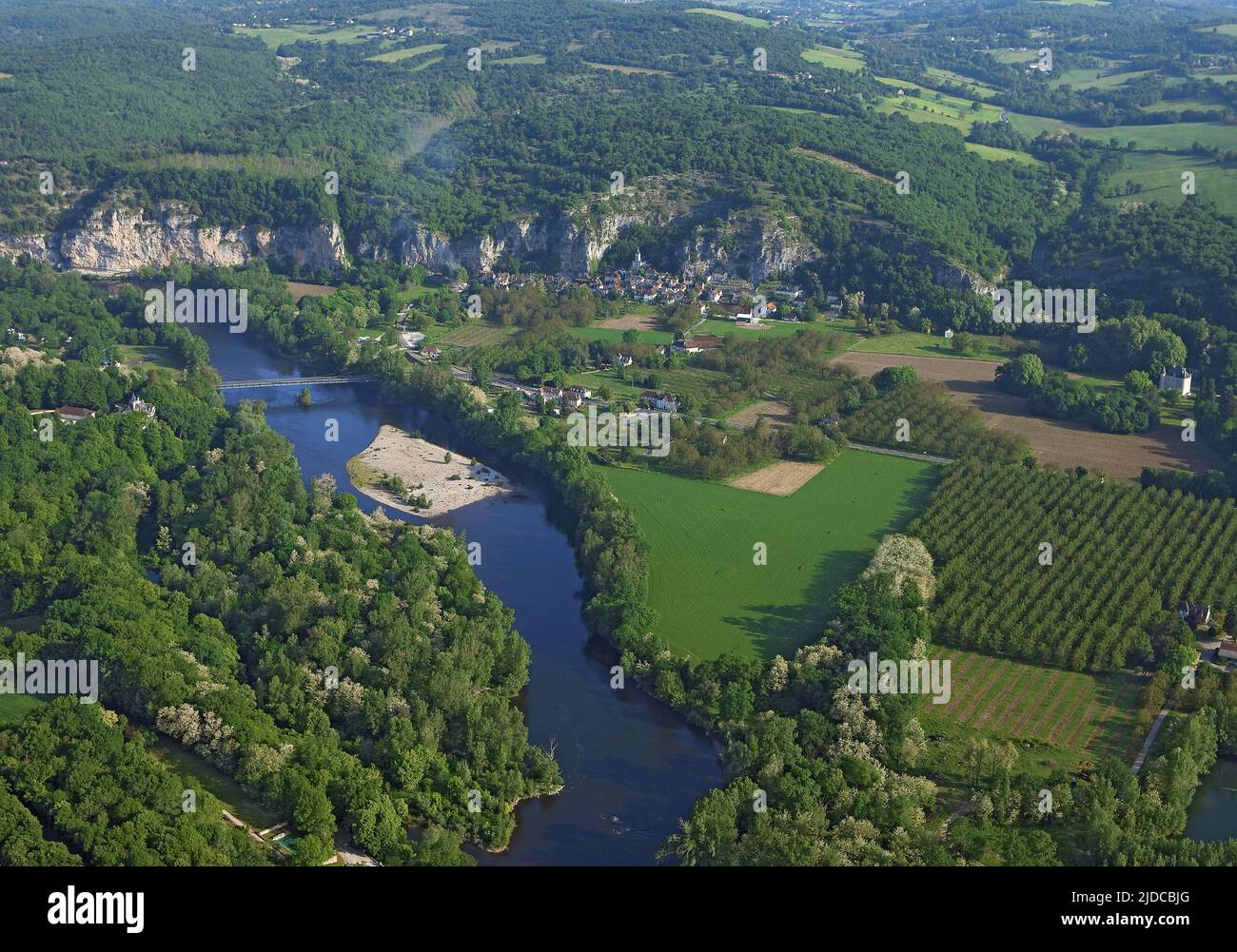 France, Lot Gluges, vue aérienne du village, vallée de la Dordogne Banque D'Images