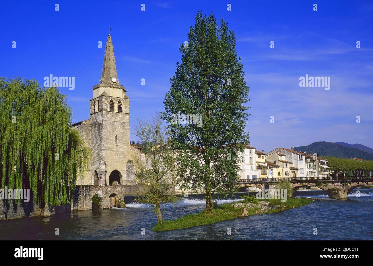 France, Ariège Saint-Girons, la rivière Salat traversant la ville Banque D'Images