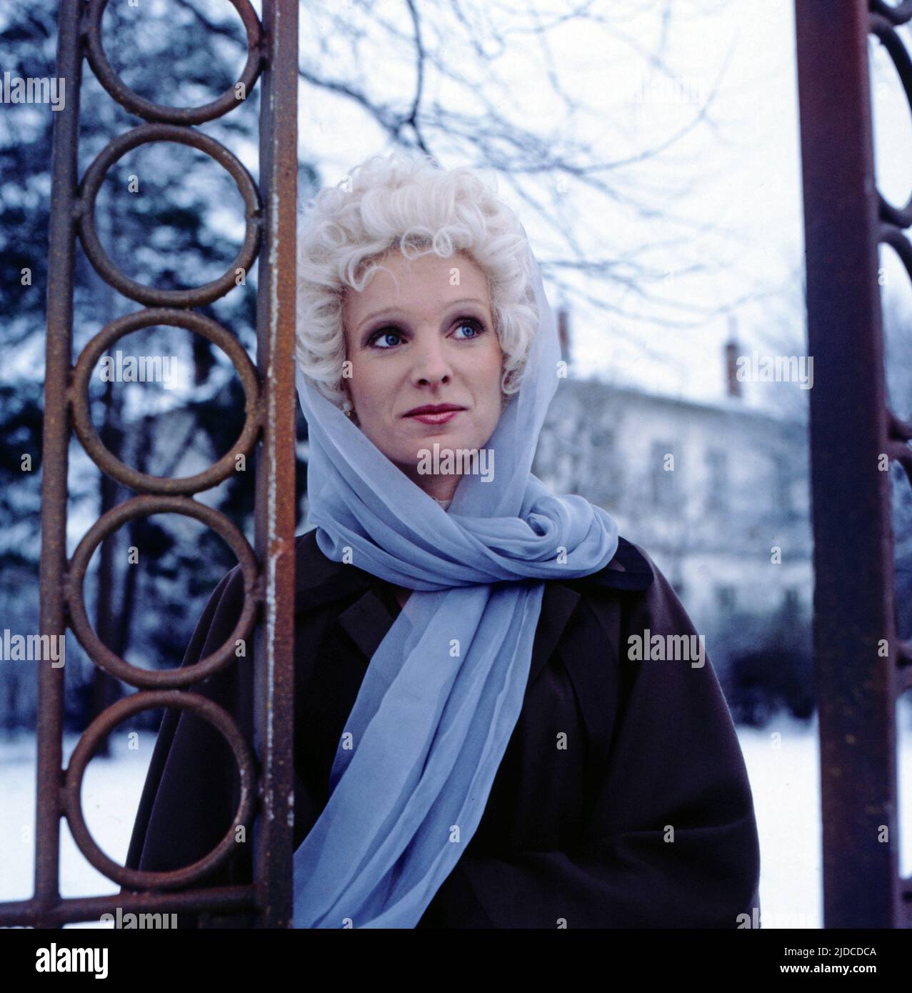 Preußen - Ein Prozeß in fünf Verhandlungen, ZDF Dokumentarspiel über die Geschichte Preußens in Form von fünf Prozeßtagen einer Gerichtsverhandlung, Deutschland, 1981, im Bild: HILFLICKENSCHILDT in einer Szene. Preussen - Ein Prozess in fuenf Verhandlungen, TV pièce documentaire sur l'histoire de la Prusse sous la forme de cinq jours de procès d'une audience, Allemagne, 1981, sur la photo: HILKE FLICKENSCHILDT dans une scène. Banque D'Images