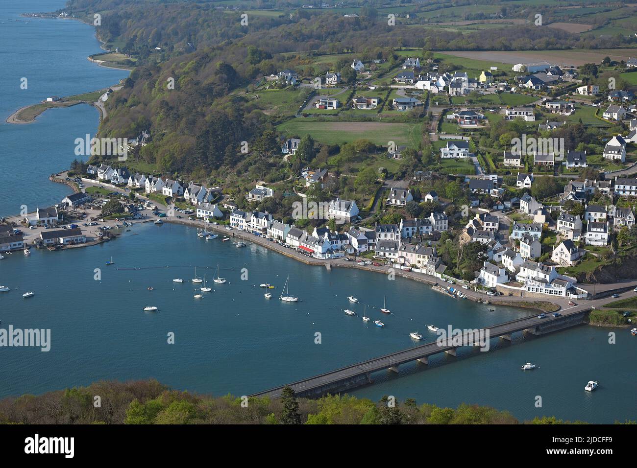 France, Finistère le Dourduff-en-Mer (Plouezoc'h) le petit port de la baie de Morlaix (vue aérienne) Banque D'Images