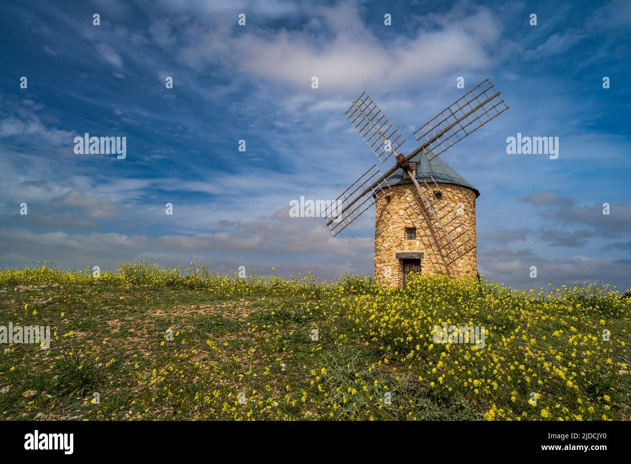 Moulin dans un paysage de source pittoresque, Belmonte, Castilla-la Mancha, Espagne Banque D'Images