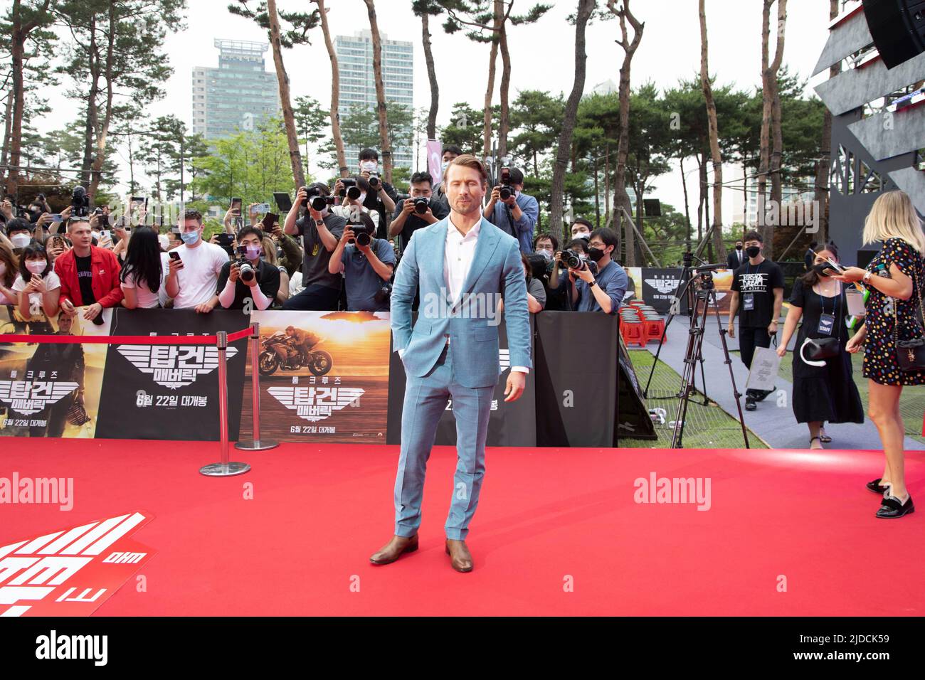 19 juin 2022 - Séoul, Corée du Sud : (de gauche à droite) Glen Powell pendant un tapis rouge pour promouvoir le film "Top Gun: Maverick" à Séoul, Corée du Sud sur 19 juin 2022. Le film doit être sorti en Corée du Sud sur 22 juin. (Photo de Lee Young-ho/Sipa USA) Banque D'Images