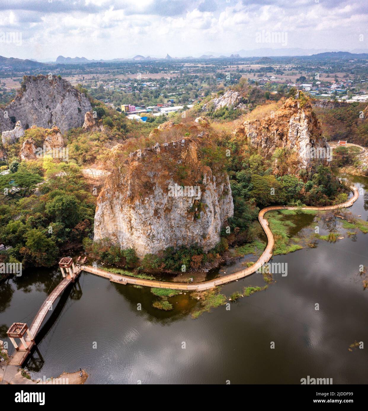 Vue aérienne de Khao Ngu Stone Park à Ratchaburi, Thaïlande Banque D'Images