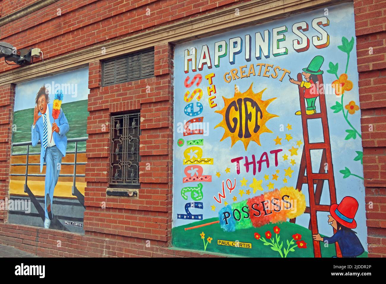 Paul Curtis peintures murales de Ken Dodd Liverpool animateur, y compris Happiness, sur le Royal court Theatre, Roe Street, Liverpool ,L1 1HL Banque D'Images