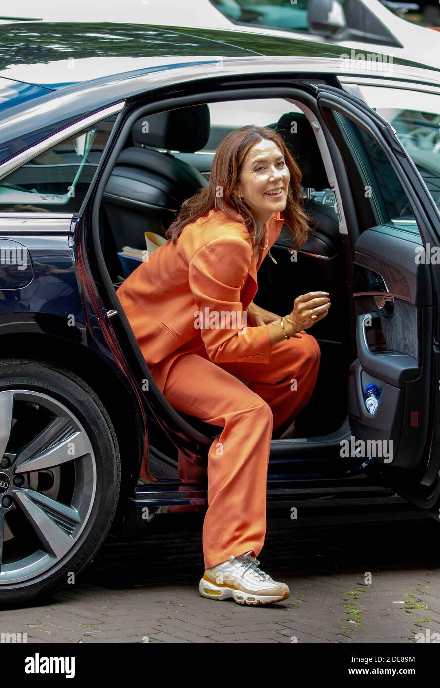 La Haye, Niederlande. 20th juin 2022. La princesse royale Marie du Danemark arrive à l'Académie royale d'art de la Haye, sur 20 juin 2022, à la tête d'une importante délégation danoise d'affaires axée sur la transition verte et la santé numérique, sur la 1st d'une visite de 2 jours aux pays-Bas crédit: Albert Nieboer/pays-Bas OUT/point de vue OUT/dpa/Alay Live News Banque D'Images