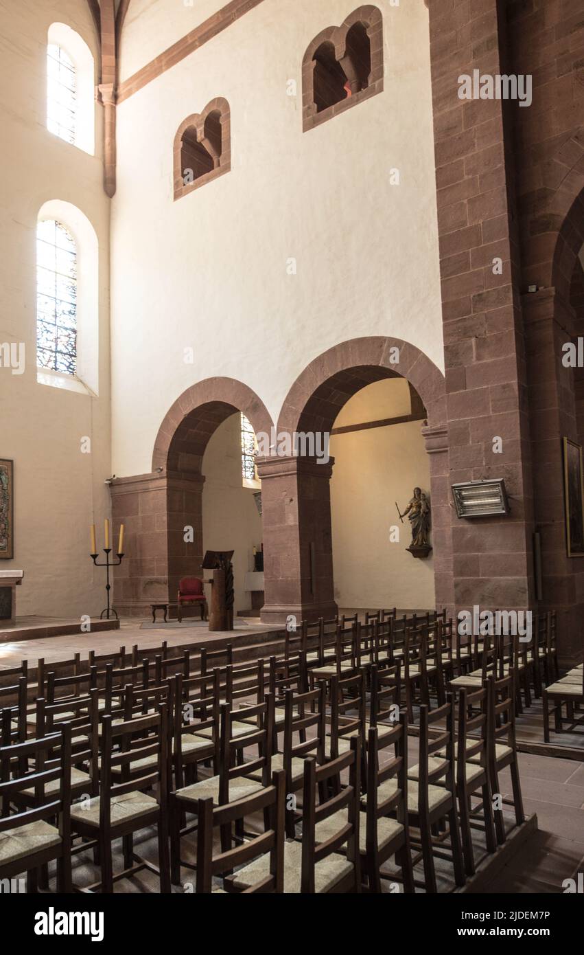 Romanische Kirche, Kloster Murbach, Alsace, France, gegründet 727 von Primin, eines der ersten großen Klöster im Elsss. Banque D'Images