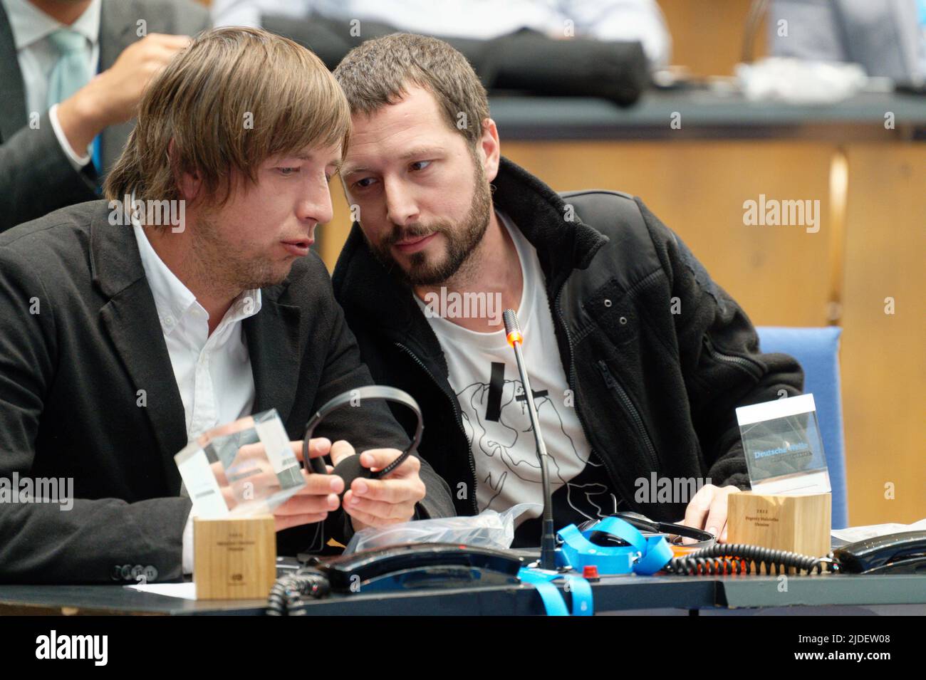 Bonn, Allemagne. 20th juin 2022. Les journalistes de presse associés Evgeniy Maloletka (l) et Mstyslav Chernov (r) sont présents à l'audience lors de la cérémonie du Prix de la liberté d'expression DW. Credit: Henning Kaiser/dpa/Alay Live News Banque D'Images