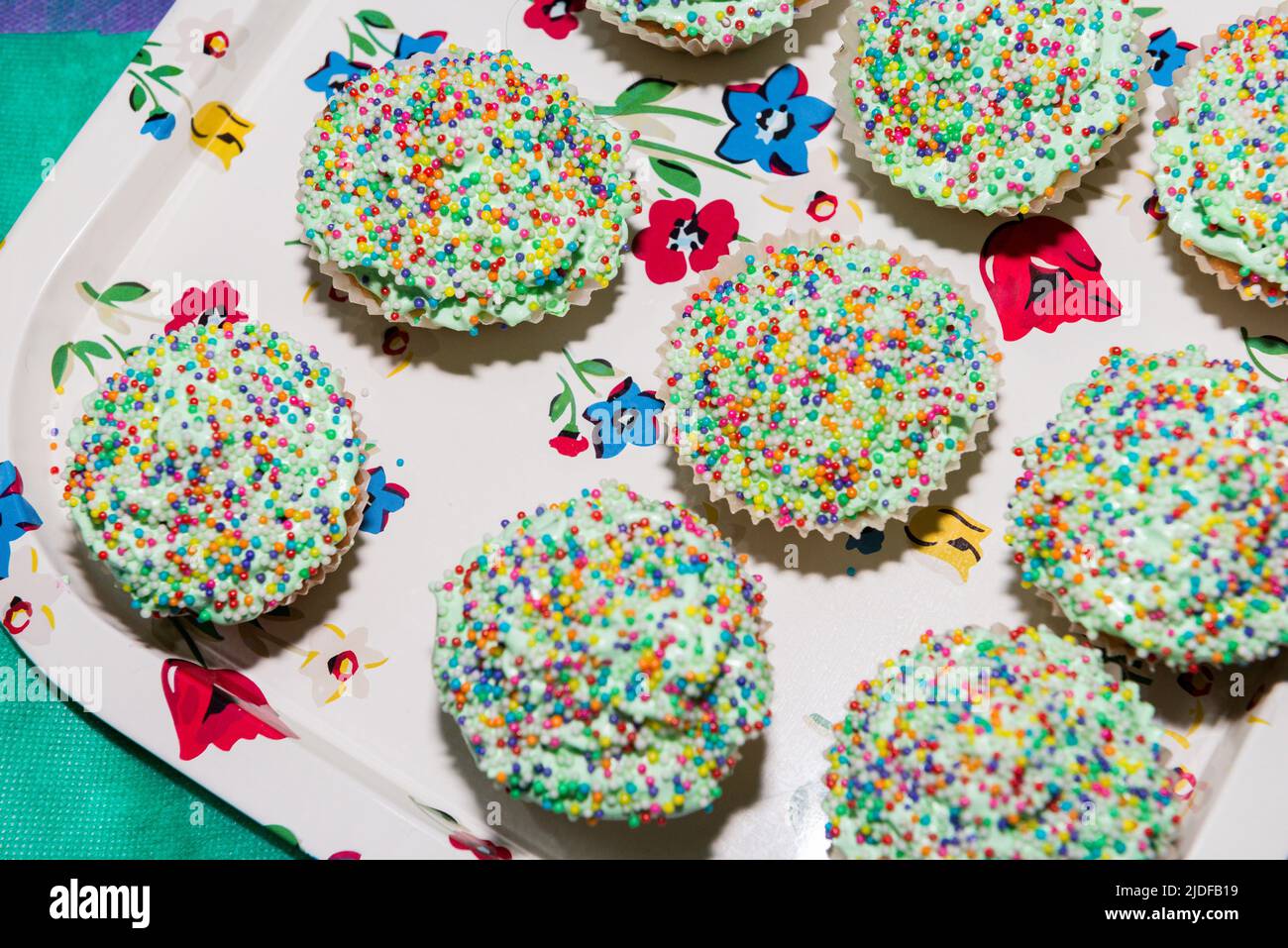Des gâteaux colorés pour fêter un anniversaire Banque D'Images