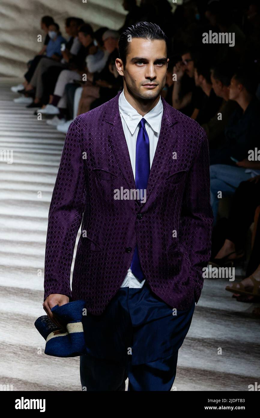 GIORGIO ARMANI SS23 piste pendant la semaine de la mode de Milan le 2022 juin - Milan, Italie. 20/06/2022 Banque D'Images