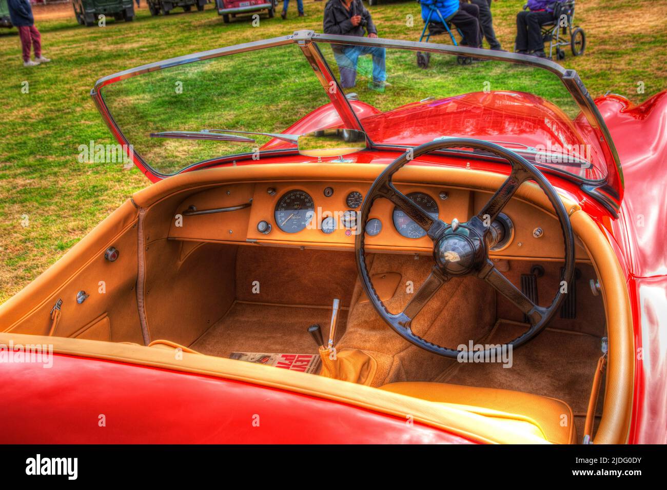 Cockpit d'une voiture de sport Jaguar XK 120 au Manilla Showground, Australie. Banque D'Images