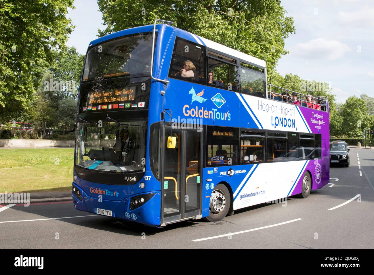 Golden Tours bus touristique de Londres, Londres, Angleterre, Royaume-Uni, vendredi, 20 mai 2022.photo: David Rowland / One-Image.com Banque D'Images