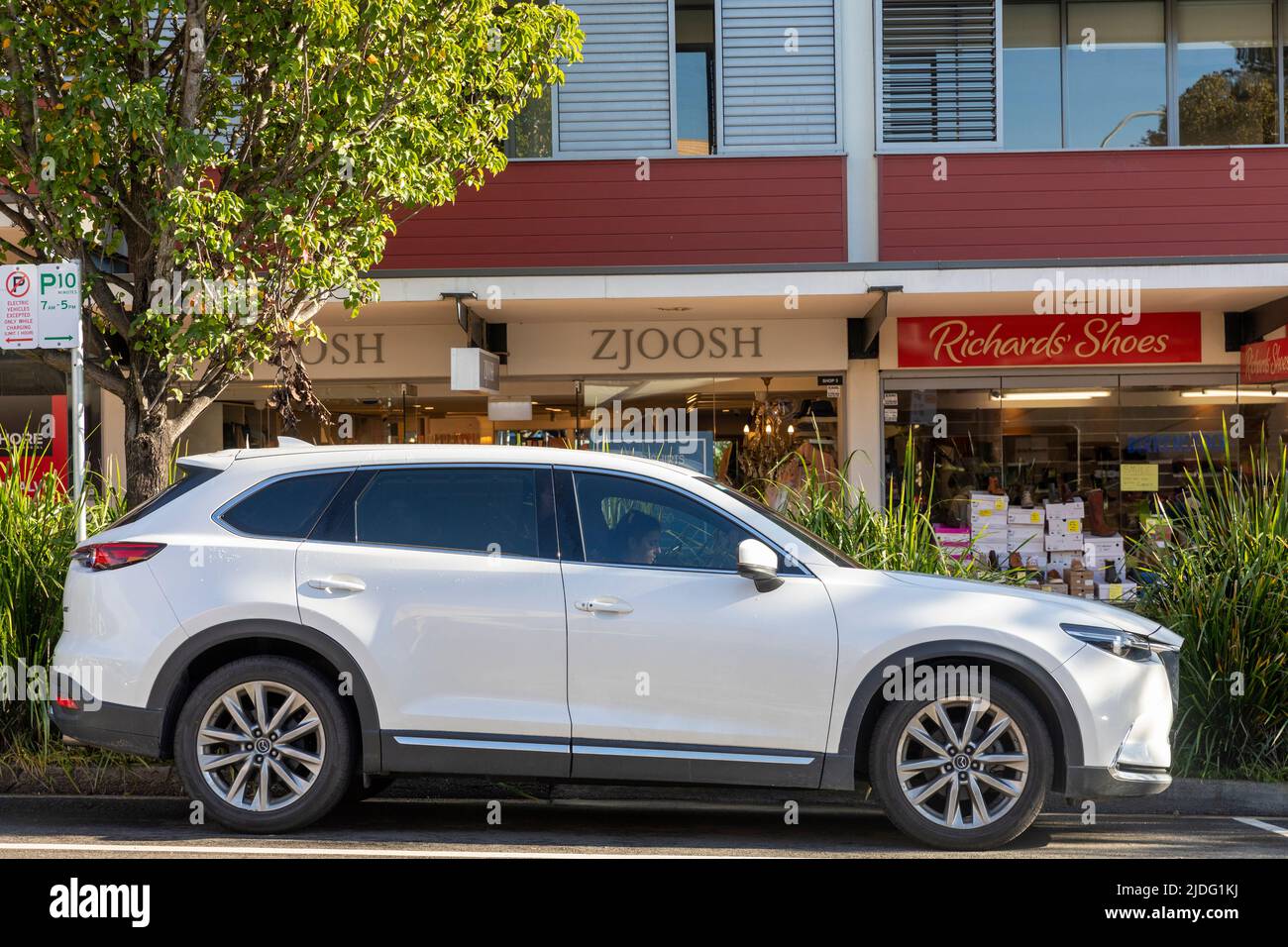 2018 voiture Mazda CX9 blanche garée dans une rue de Sydney à Mona Vale, Nouvelle-Galles du Sud, Australie, photo prise le 2022 juin Banque D'Images