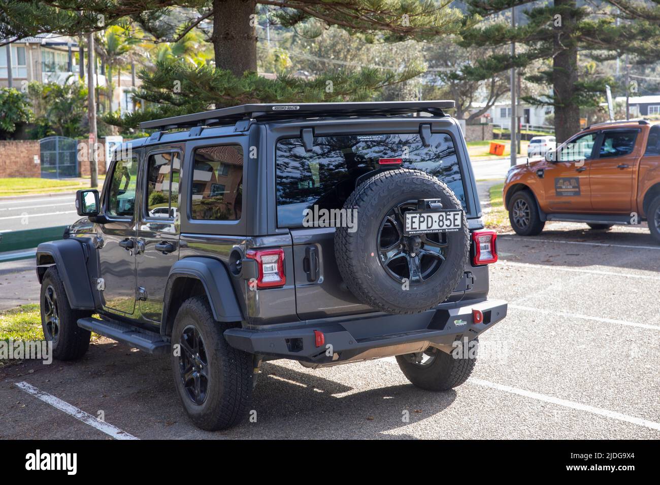 Véhicule 4x4 Jeep Wrangler modèle 2021 stationné au parking de Newport Beach à Sydney, Nouvelle-Galles du Sud, Australie Banque D'Images