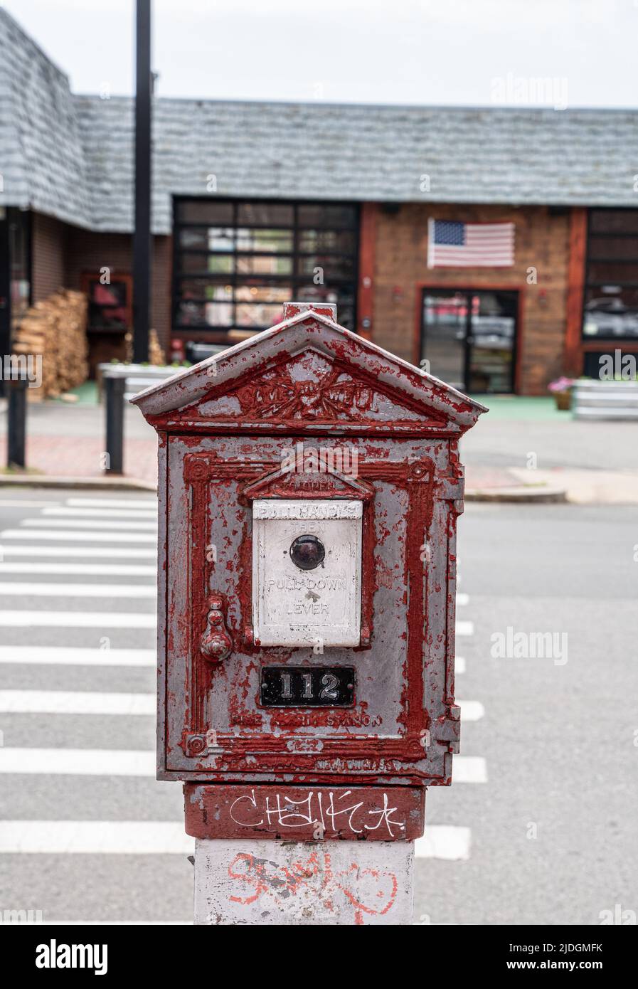 Salem, ma Etats-Unis - 12 juin 2022 - une vieille alarme incendie à tirer vers le bas dans l'historique Banque D'Images