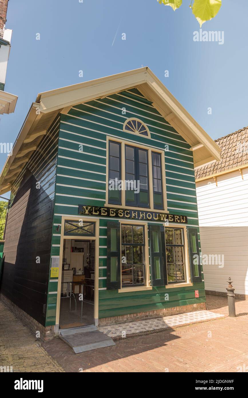 Enkhuizen, pays-Bas, juin 2022. La façade d'une ancienne boucherie à Enkhuizen. Photo de haute qualité Banque D'Images