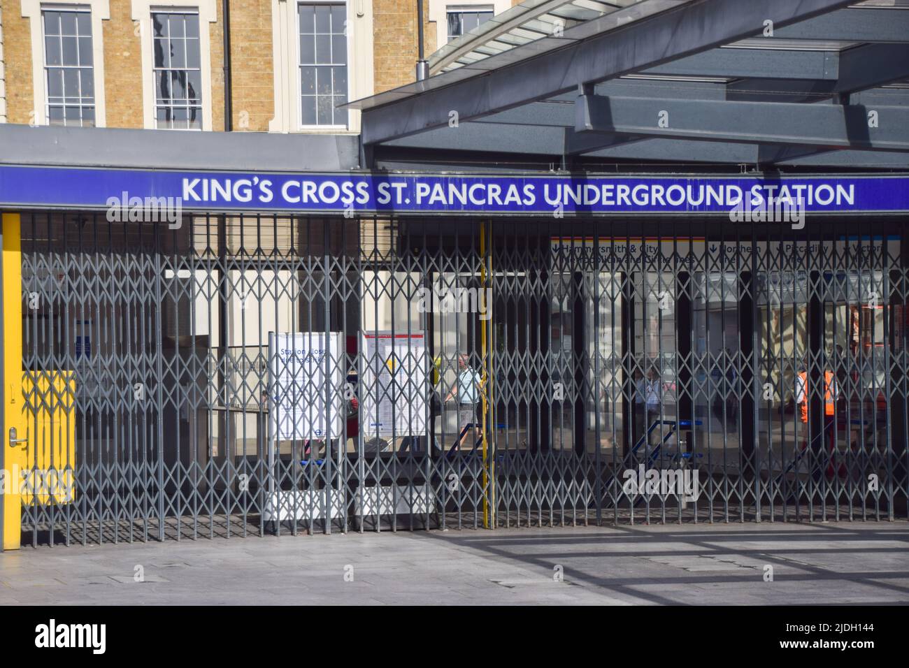 Londres, Royaume-Uni. 21st juin 2022. Fermeture de la station de métro King's Cross St Pancras, la plus grande grève nationale depuis 30 ans frappant le Royaume-Uni. Credit: Vuk Valcic/Alamy Live News Banque D'Images