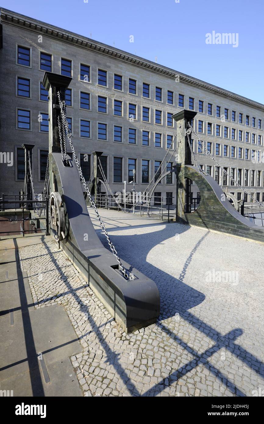 Pont Jungfern, le plus ancien pont de Berlin, daté de 1798, enjambant la Spree au Kupfergraben, Allemagne, Berlin Banque D'Images