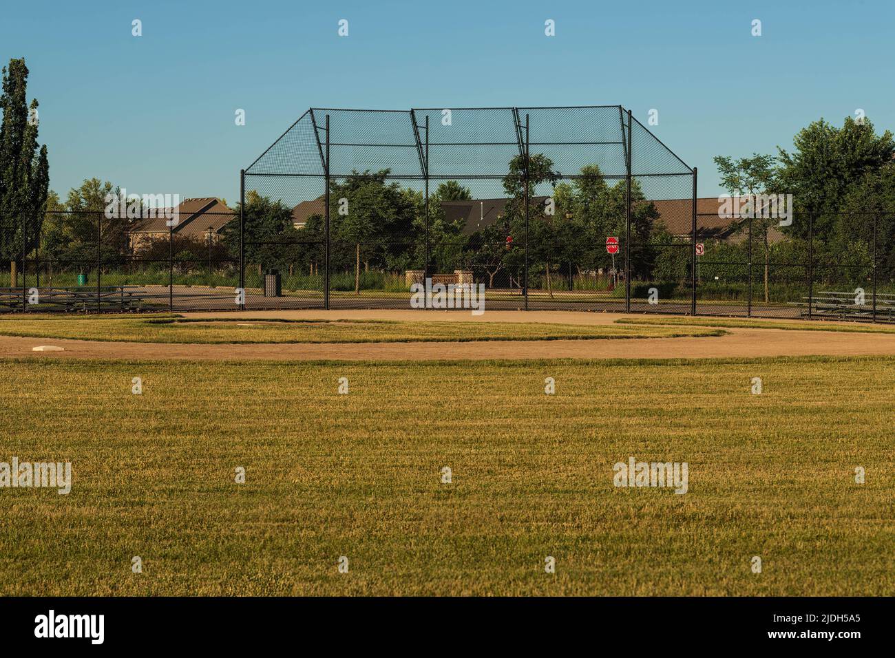 lever du soleil sur un diamant de baseball, tout prêt pour les jeux de la journée Banque D'Images