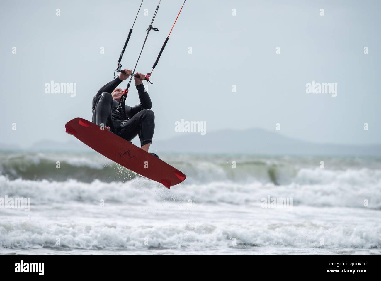 Kitesurf, Newgale, Pembrokeshire, pays de Galles, Royaume-Uni Banque D'Images