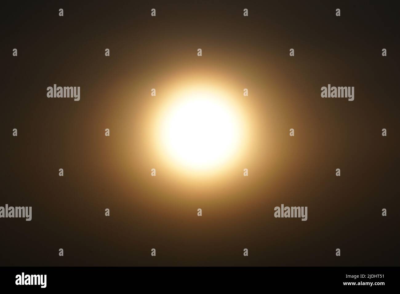 Soleil sur le ciel - super pour des sujets comme la chaleur, l'été etc Banque D'Images