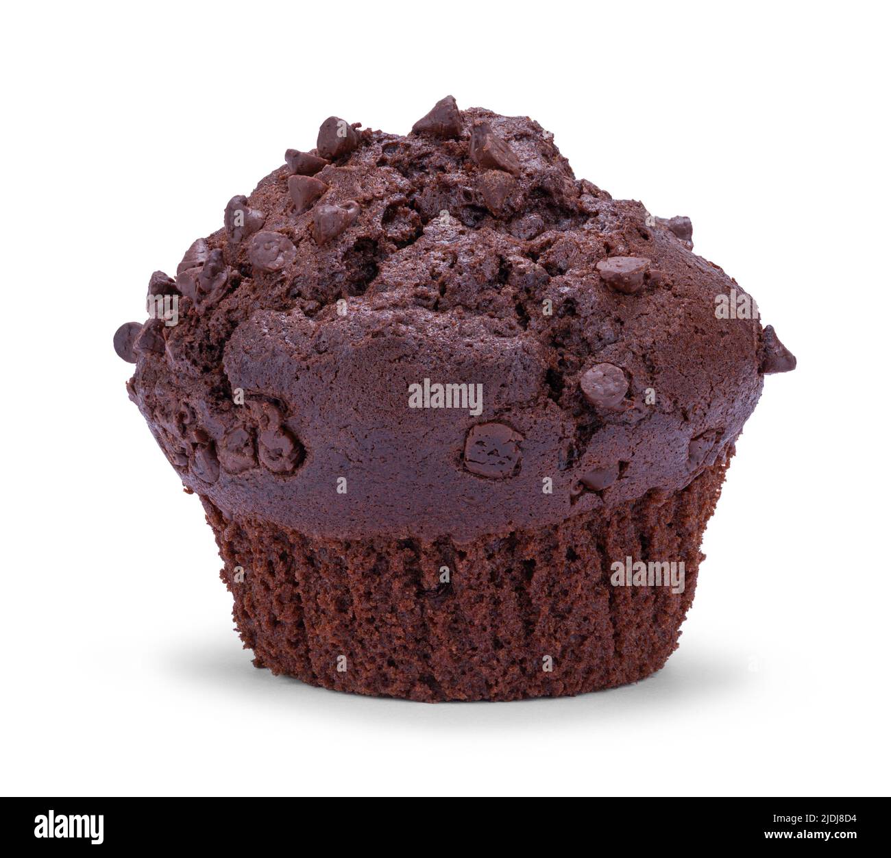 Muffin aux pépites de chocolat découpé sur blanc. Banque D'Images