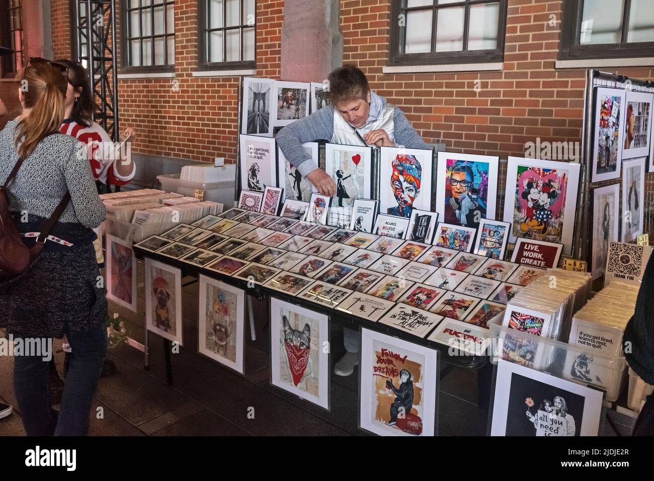 Vente de dessins souvenirs et de photographies, High Line - le parc le plus inhabituel de New York Banque D'Images