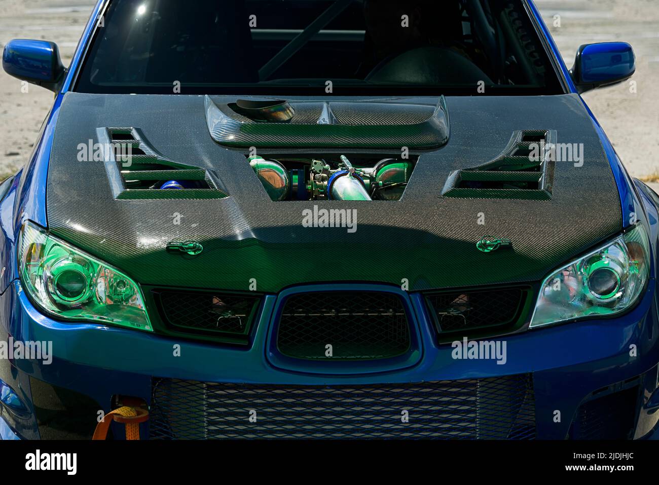 Moteur de voiture sport sous le capot Banque D'Images