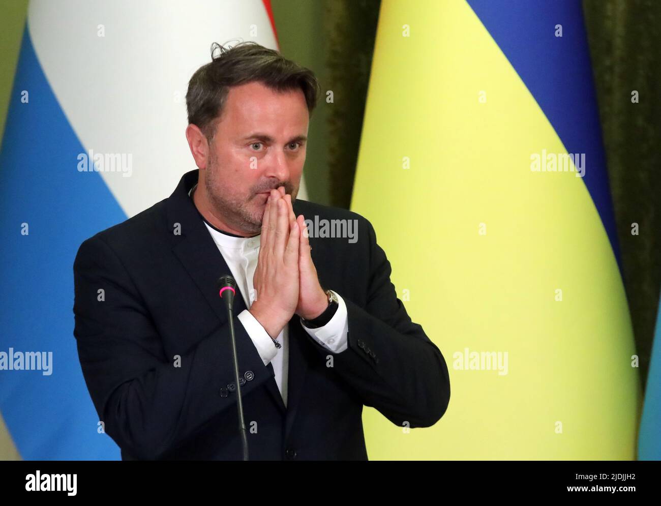 KIEV, UKRAINE - le 21 JUIN 2022 - le Premier ministre du Grand-Duché de Luxembourg Xavier Bettel parle lors d'un exposé conjoint avec le Président de l'Ukraine, Volodymyr Zelenskyy, à Kiev, capitale de l'Ukraine. Cette photo ne peut pas être distribuée en fédération de russie. Banque D'Images