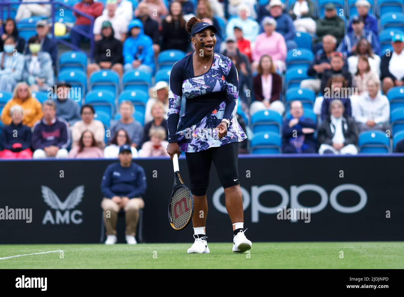 Serena Williams célèbre après avoir remporté le match de 16 doubles avec son coéquipier ont Jabeur sur le terrain central le quatrième jour de l'Eastbourne Rothesay International à Devonshire Park, Eastbourne. Date de la photo: Mardi 21 juin 2022. Banque D'Images