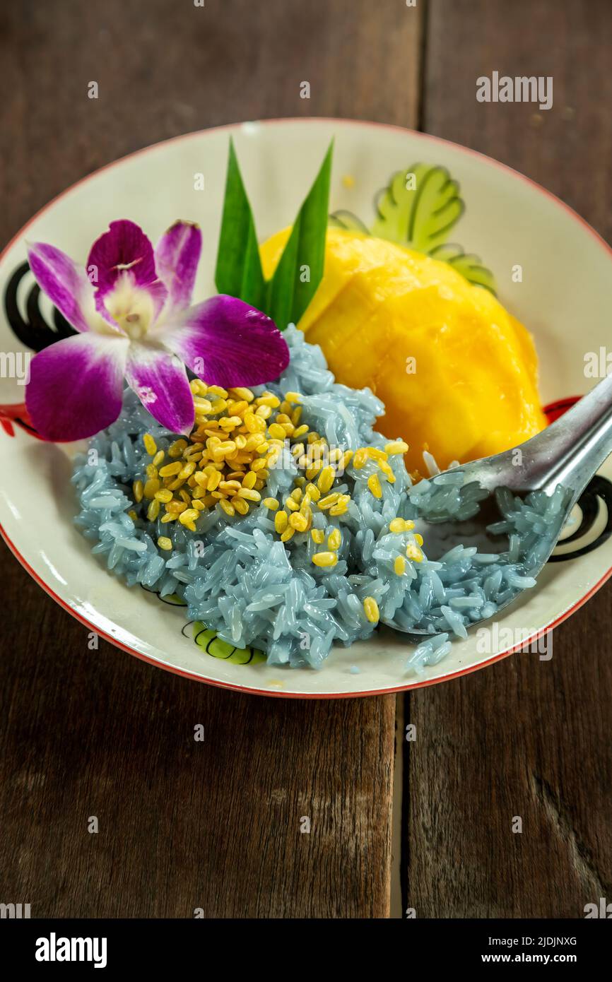 Mango sticky rice, Thai Farm Cooking School, près de Chiang Mai, Thaïlande Banque D'Images