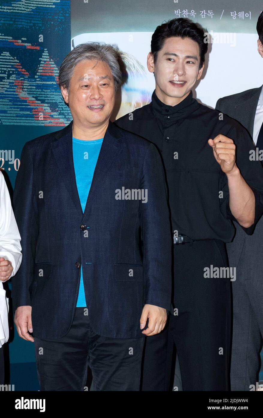 Séoul, Corée du Sud : 21 juin 2022 - (de gauche à droite) Directeur Park  Chan-wook, Teo Yoo, posez pour des photos lors d'une première VIP pour  promouvoir le film « décision