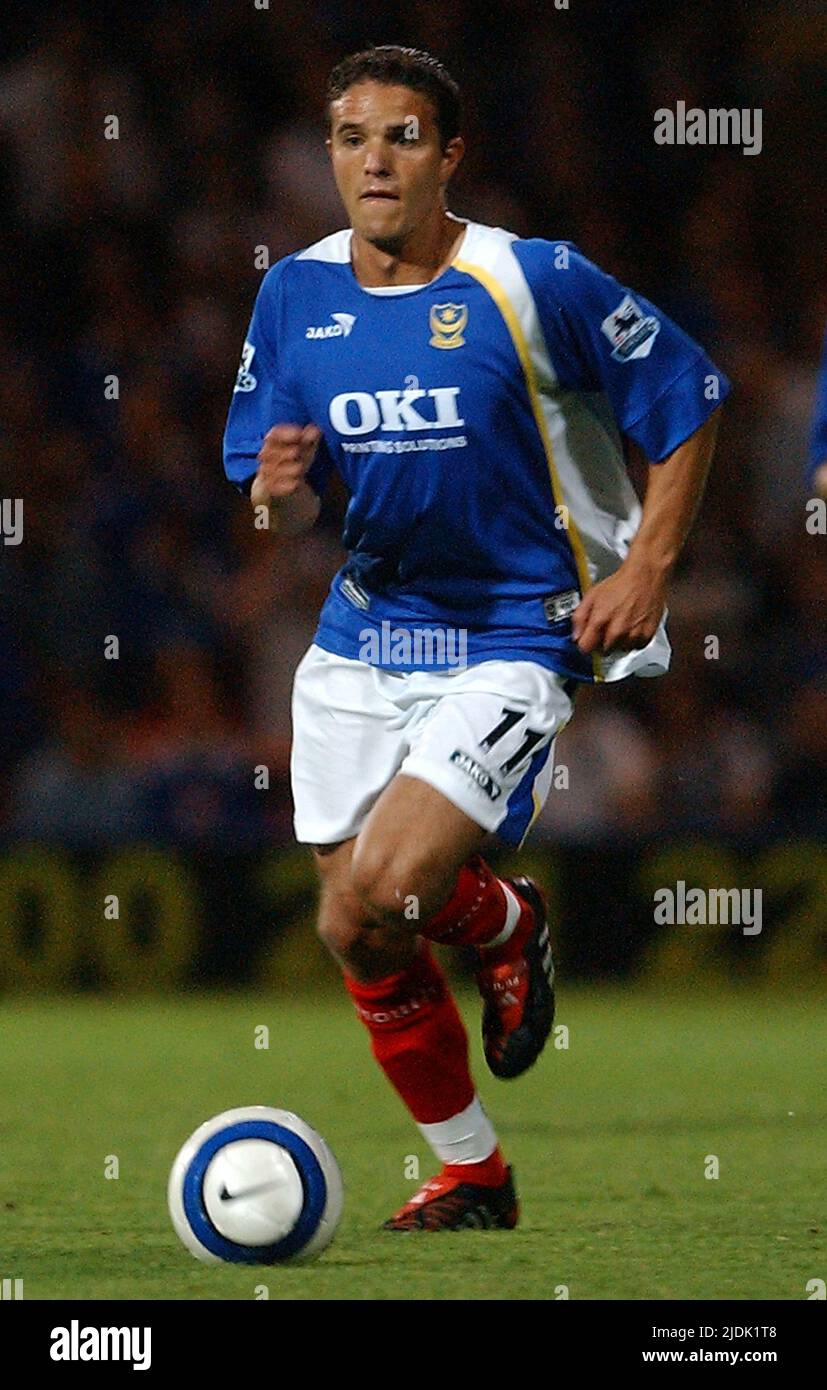 PORTSMOUTH V VILLA 23-08-05 LAURENT ROBERT PIC MIKE WALKER, 2005 Banque D'Images