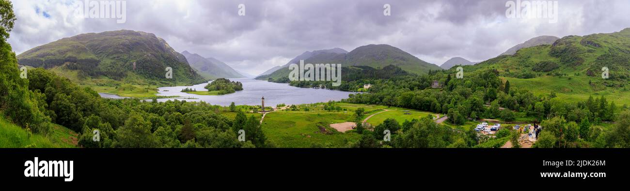 Le Glenfinnan Monument et la statue de l'anonyme highlander marquage où le Jacobite Rising a commencé sur les rives du Loch Shiel, Scottish Highlands Banque D'Images