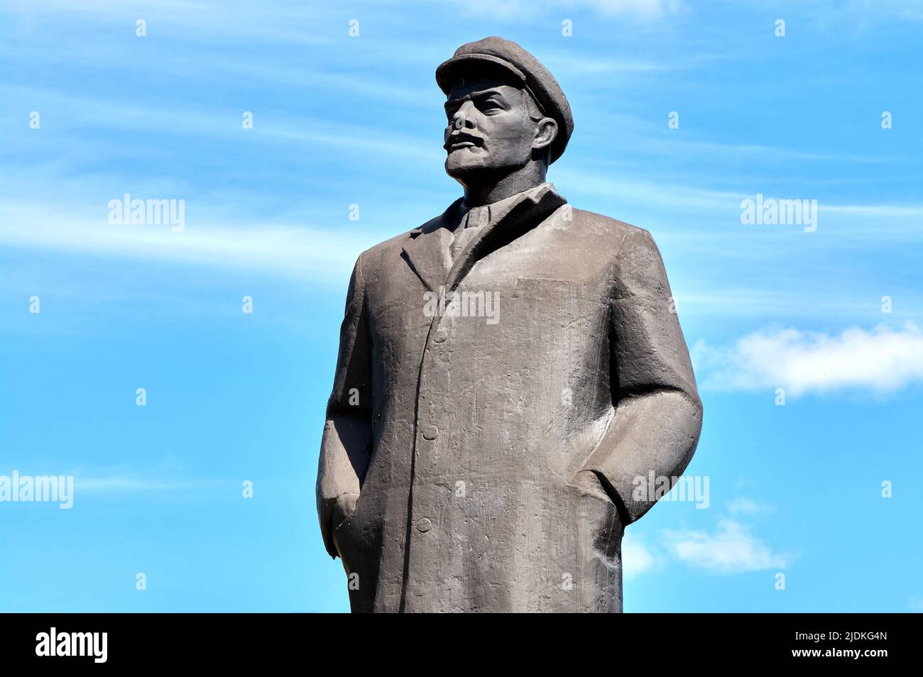 Monument à Vladimir Lénine contre le ciel bleu Banque D'Images