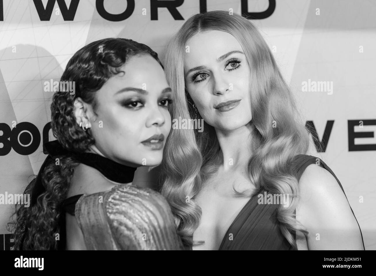 New York, NY - 21 juin 2022: Tessa Thompson portant la robe par Jack Miner et Lily Miesmer pour l'intérieur et Evan Rachel Bois portant la robe par Zuhair Murad assister à la saison Westworld 4 par HBO Max première sont Alice Tully Hall Banque D'Images