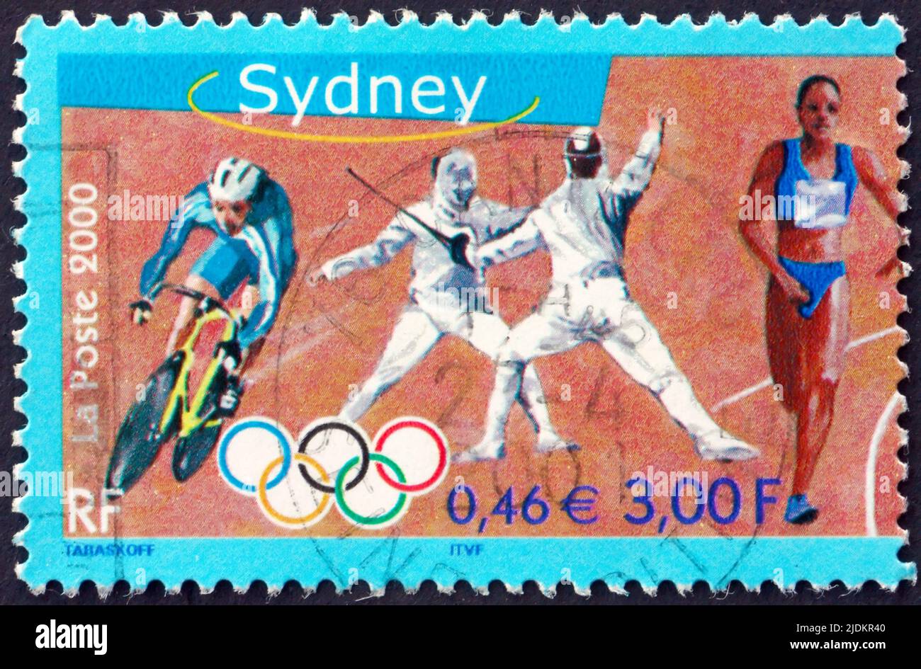 FRANCE - VERS 2000 : un timbre imprimé en France montre Cyclisme, Escrime, Relais Racer, Jeux Olympiques d'été 2000, Sydney, vers 2000 Banque D'Images