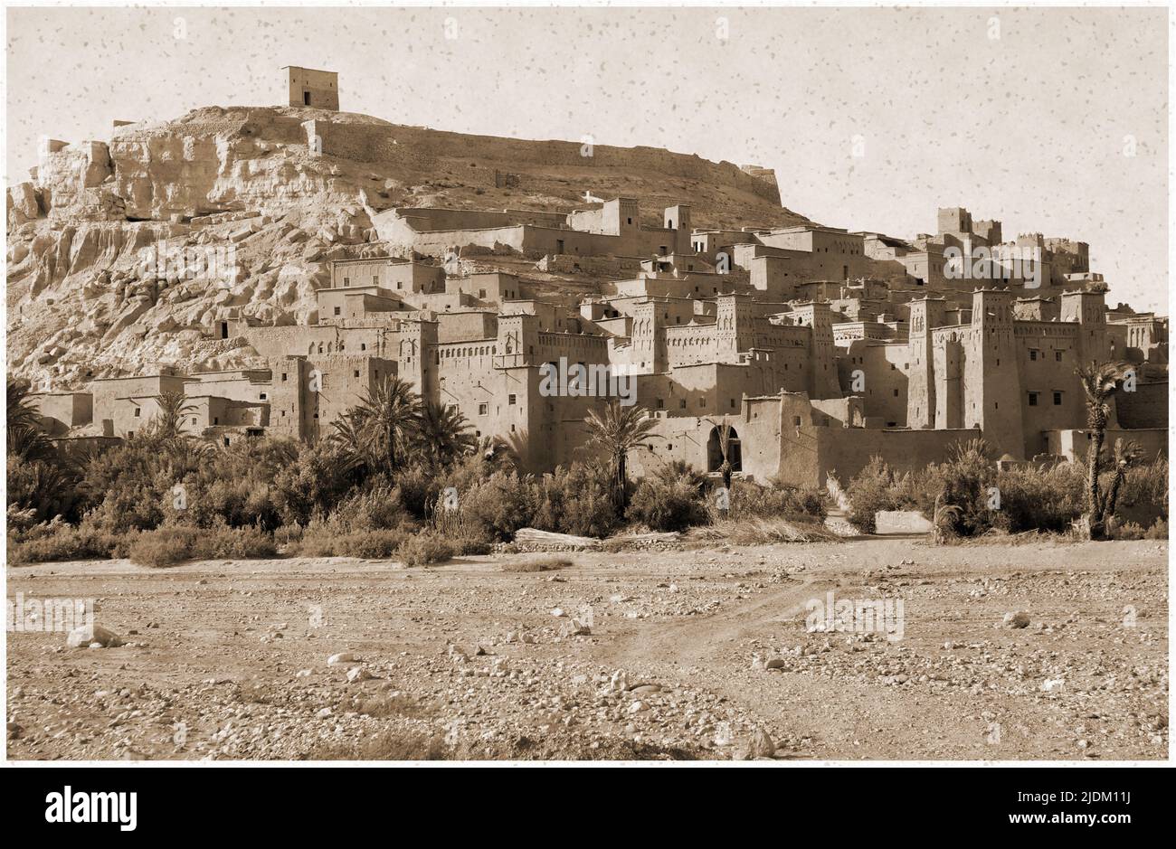 Image ancienne de la ville fortifiée marocaine d'ait benhaddou vue du Wadi Banque D'Images