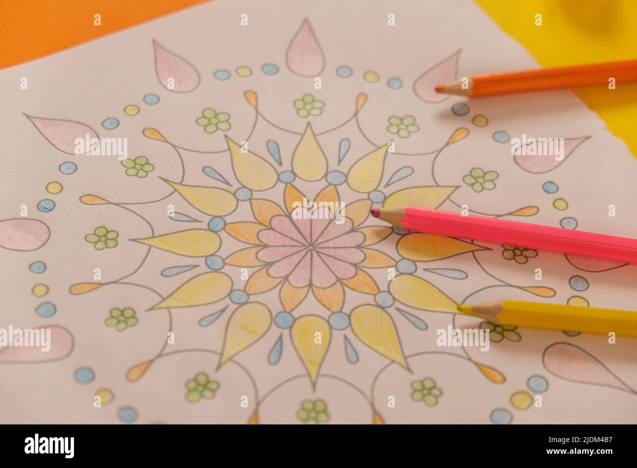 Page anti-stress de coloriage. Peindre le mandala pour combattre le stress. Détente passe-temps 