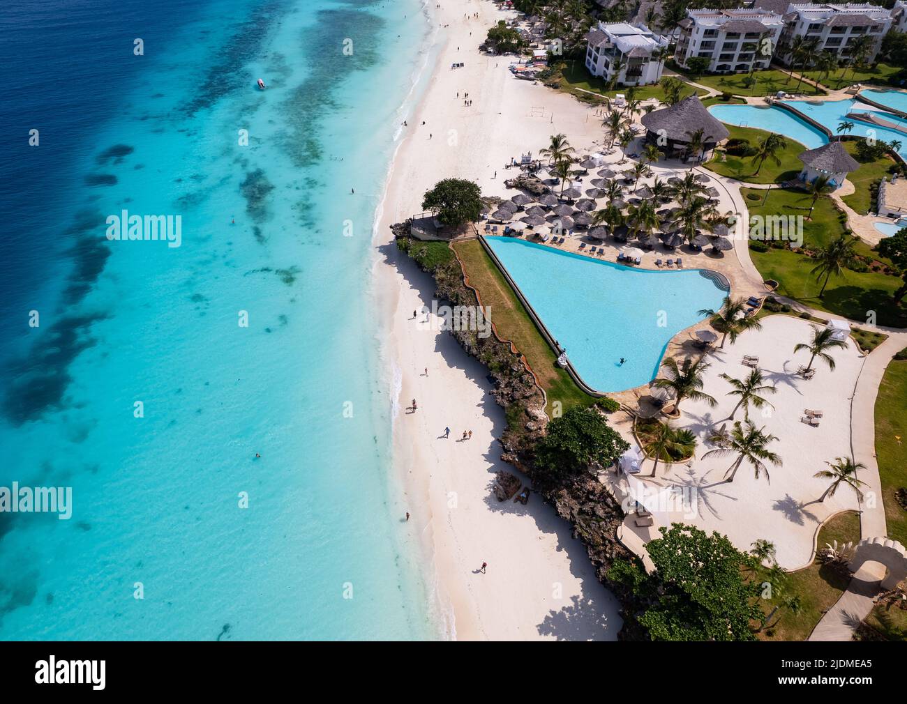 Hôtel Resort et plage à Zanzibar, Nungwi, vue sur drone Banque D'Images