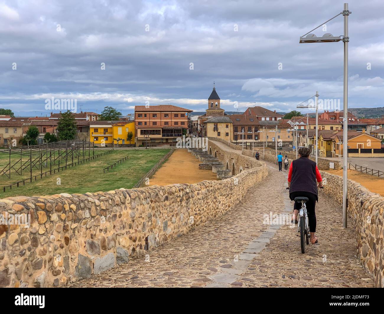 Espagne, Hôpital de Orbigo. Puente del Paso Honroso, 13th siècle. Banque D'Images