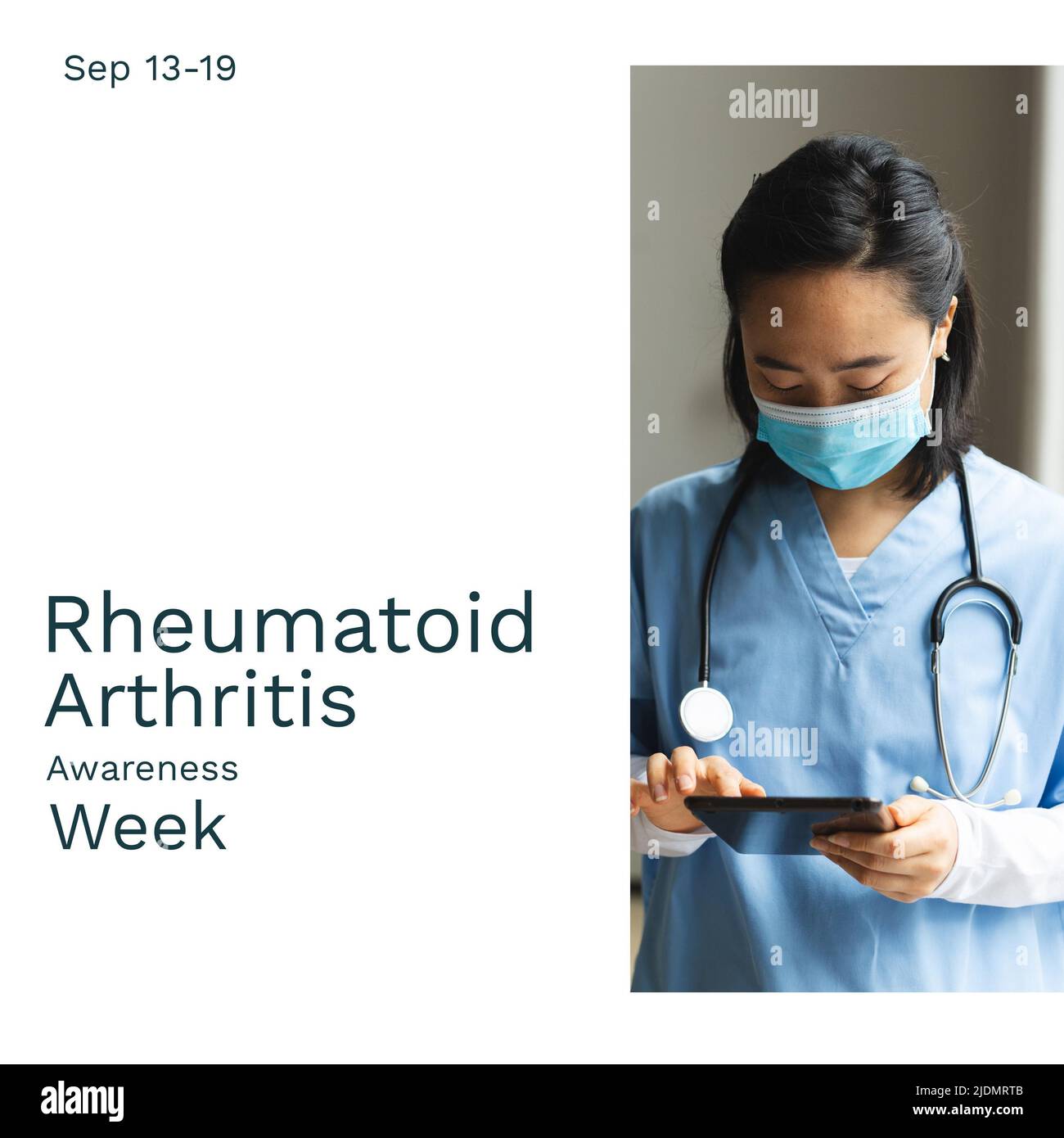 Composite d'un médecin asiatique utilisant un pc numérique et sept 13-19, texte de la semaine de sensibilisation à la polyarthrite rhumatoïde Banque D'Images