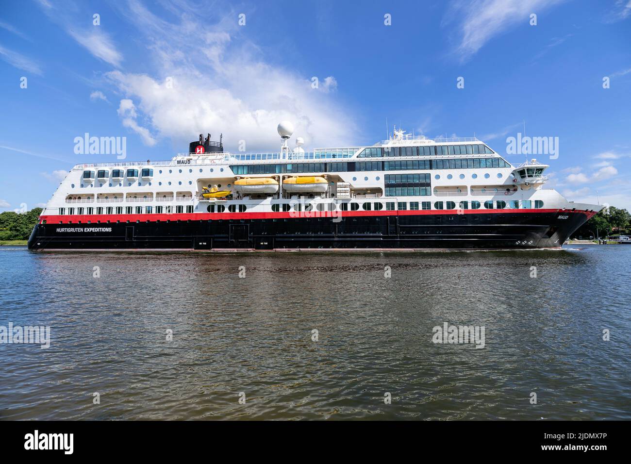 Navire de croisière d'expédition Hurtigruten MAUD dans le canal de Kiel Banque D'Images