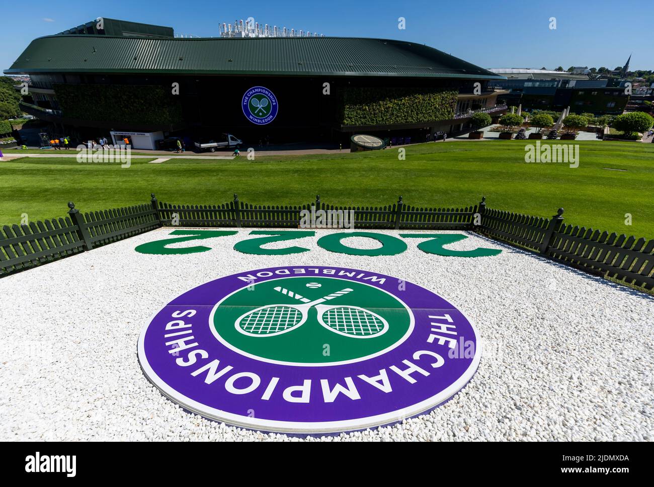 Vue générale du logo du tournoi 2022 avant le championnat de Wimbledon 2022 au All England Lawn tennis and Croquet Club, Wimbledon. Date de la photo: Mercredi 22 juin 2022. Banque D'Images