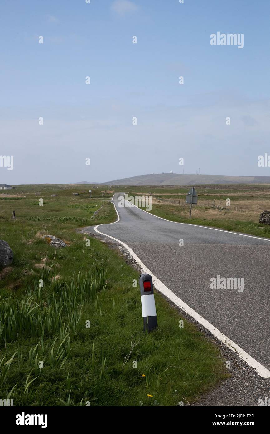 Lieu de passage typique sur les routes étroites à voie unique de North Uist, les Hebrides extérieures permettant aux véhicules de passer en toute sécurité aux points désignés Banque D'Images