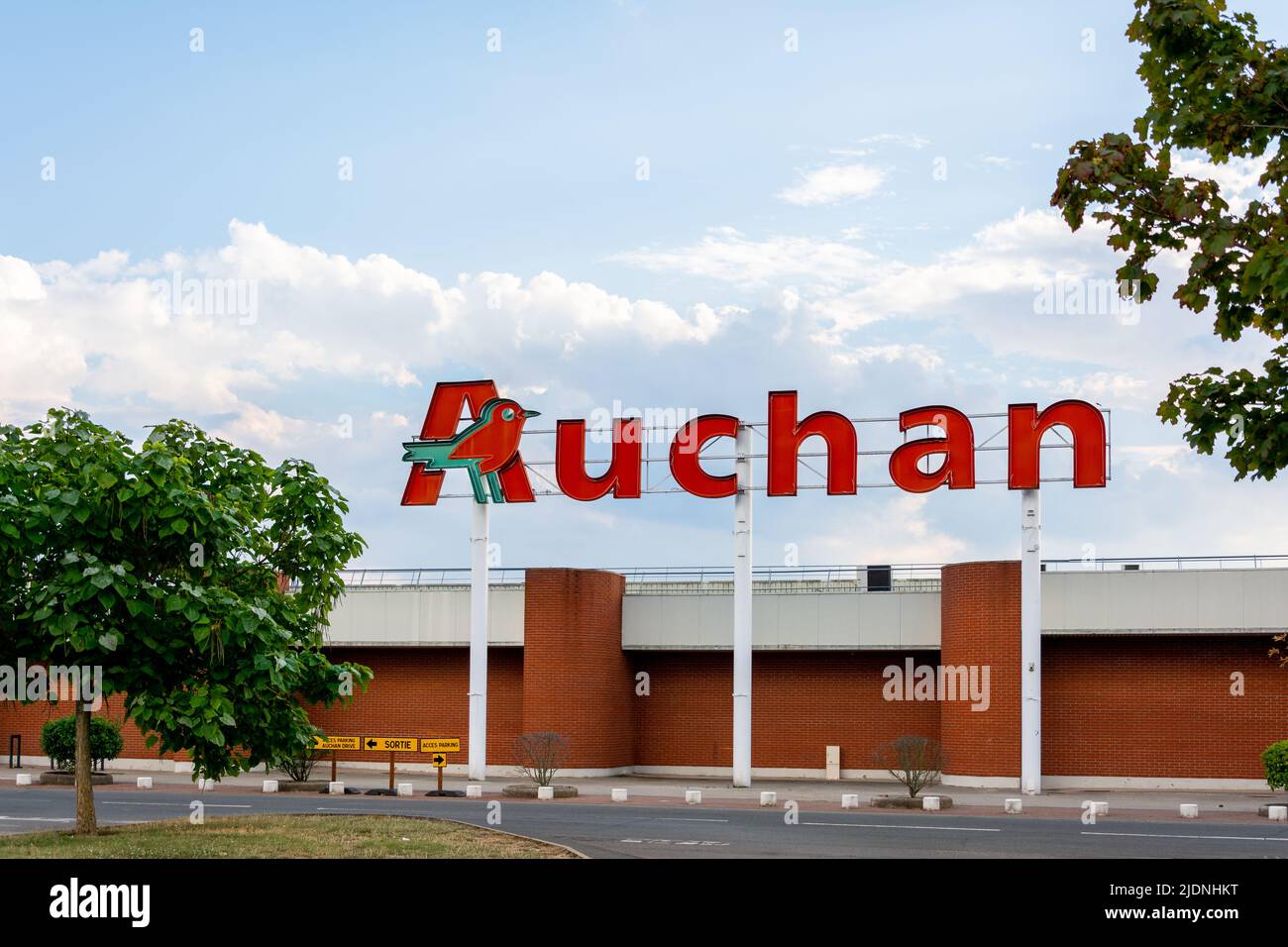 Auchan Manitoba farine de type 0 pour Le Pain et la pizza vendus par la  chaîne De Supermarchés AUCHAN Photo Stock - Alamy