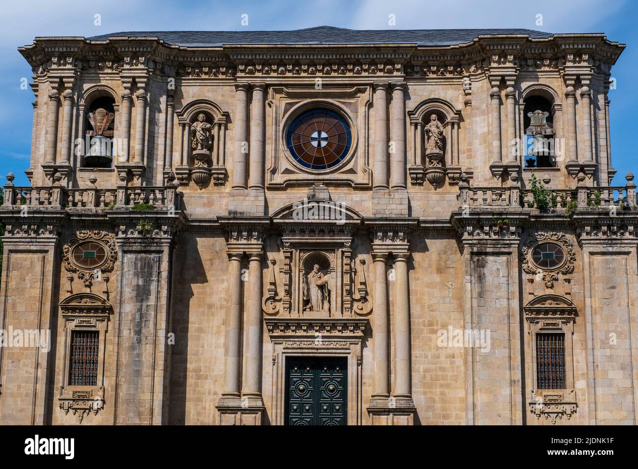 Espagne, Galice, gros plan de l'entrée principale, Monastère de Samos. Banque D'Images